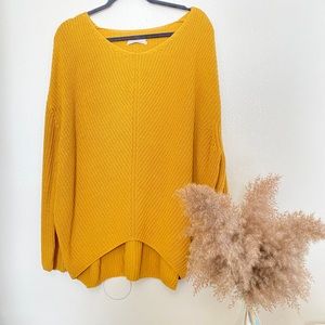 URBAN OUTFITTERS SWEATER